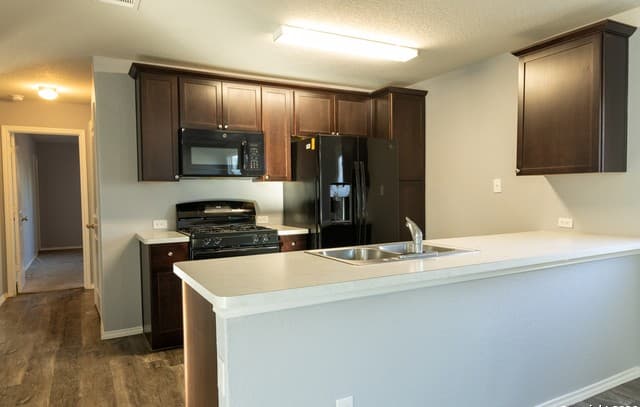 3-bedroom rental at 5907 Lady in San Antonio, TX — photo 5