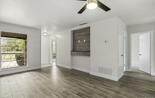 3-bedroom rental at 5224 E Rolling Ridge in San Antonio, TX — photo 3