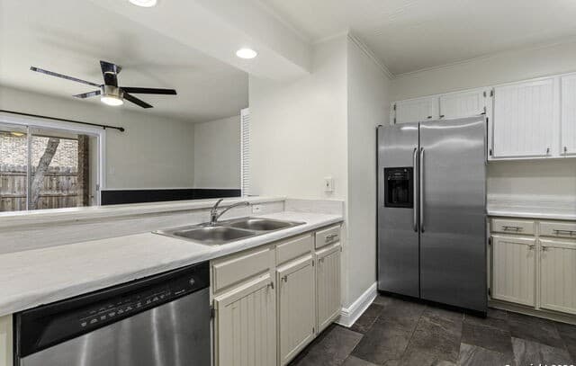 3-bedroom rental at 5224 E Rolling Ridge in San Antonio, TX — photo 5