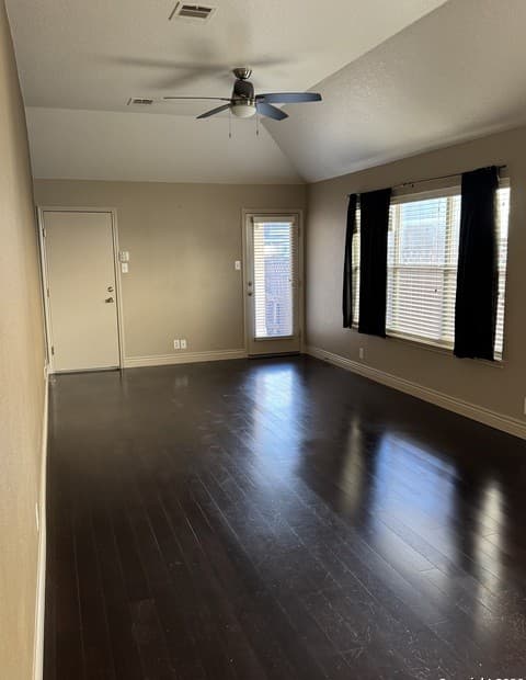 2-bedroom rental at 10913 Toscana in San Antonio, TX — photo 3
