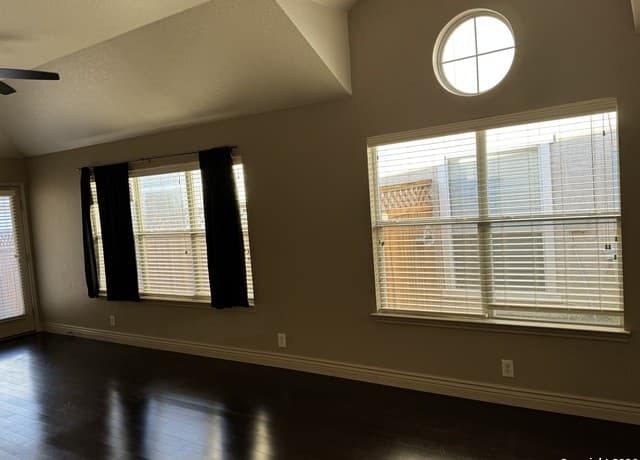 2-bedroom rental at 10913 Toscana in San Antonio, TX — photo 5