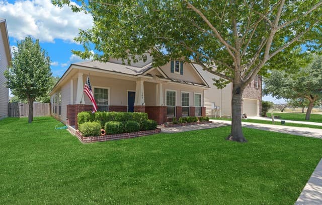 3-bedroom rental at 308 Rustic Trl in Cibolo, TX — photo 2