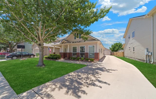 3-bedroom rental at 308 Rustic Trl in Cibolo, TX — photo 3
