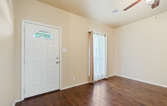 3-bedroom rental at 308 Rustic Trl in Cibolo, TX — photo 5