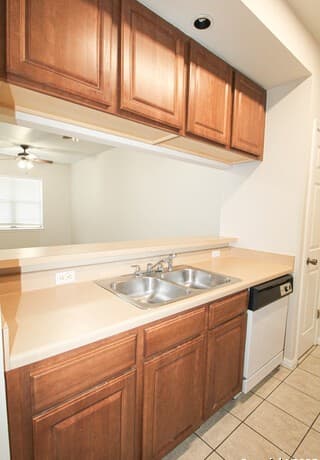 2-bedroom rental at 530 Dukeway Unit 3 in Universal City, TX — photo 4