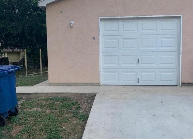 3-bedroom rental at 11252 Center Point Rd in San Antonio, TX — photo 3