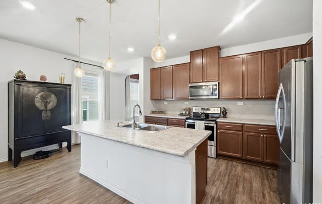 4-bedroom rental at 9831 Overlook Cyn in San Antonio, TX — photo 4