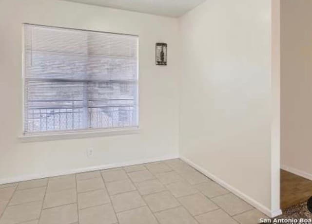 1-bedroom rental at 923 Vance Jackson Unit 1210 in San Antonio, TX — photo 4