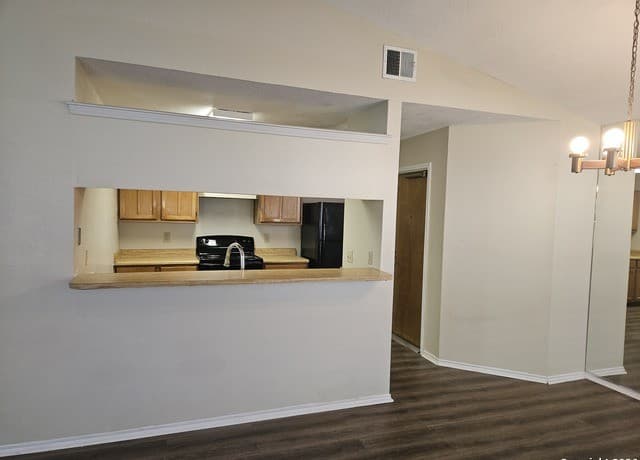 3-bedroom rental at 4410 Putting Green in San Antonio, TX — photo 4