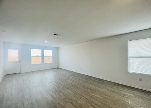 4-bedroom rental at 14719 Bolinger Mill in San Antonio, TX — photo 3
