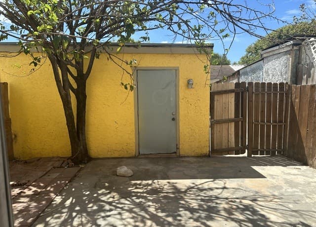 3-bedroom rental at 7138 Brecon in San Antonio, TX — photo 4