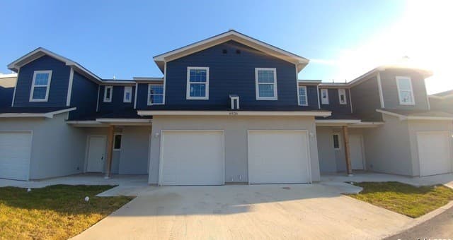 3-bedroom rental at 6926 Crestway Unit 3 in San Antonio TX