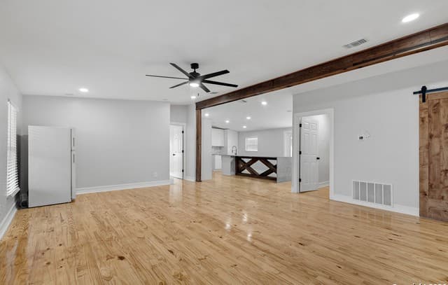 3-bedroom rental at 2925 W Fm 462 in Moore, TX — photo 5