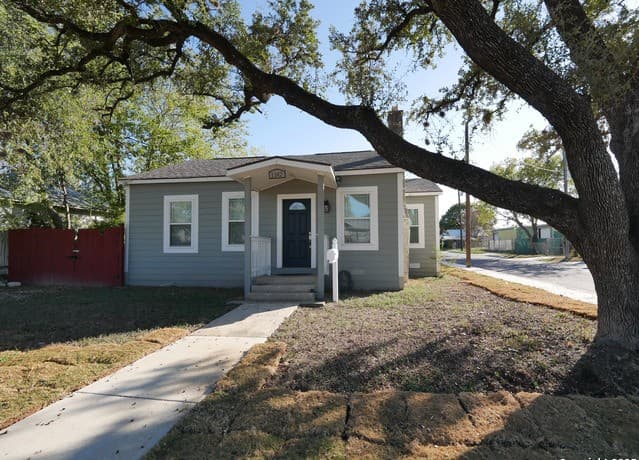 3-bedroom rental at 1142 W Lynwood in San Antonio TX