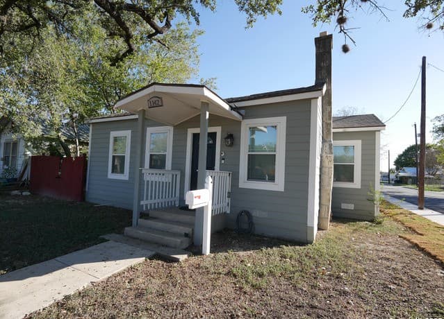 3-bedroom rental at 1142 W Lynwood in San Antonio, TX — photo 2