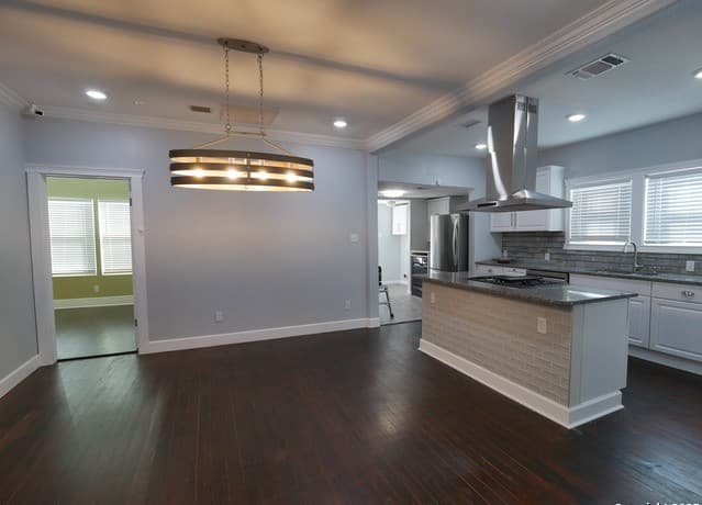3-bedroom rental at 1142 W Lynwood in San Antonio, TX — photo 5