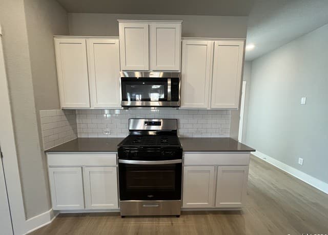 4-bedroom rental at 4506 Nueces Path in San Antonio, TX — photo 5