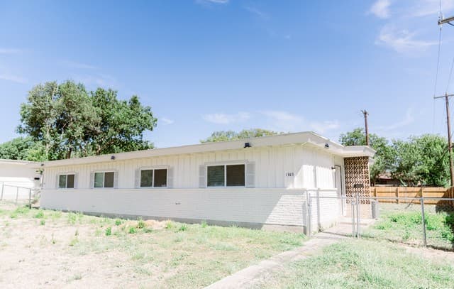 2-bedroom rental at 1385 Oblate Dr in San Antonio, TX — photo 2