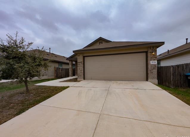 3-bedroom rental at 3526 Angus in San Antonio, TX — photo 2