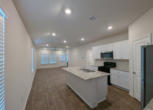 3-bedroom rental at 3526 Angus in San Antonio, TX — photo 4