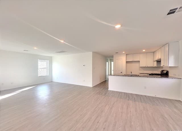 3-bedroom rental at 6623 Whirling Path in San Antonio, TX — photo 4