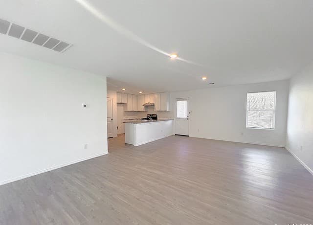 3-bedroom rental at 6623 Whirling Path in San Antonio, TX — photo 5