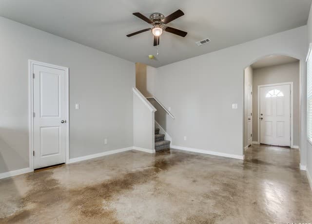 3-bedroom rental at 7935 Dial Ike Unit 402 in San Antonio, TX — photo 3