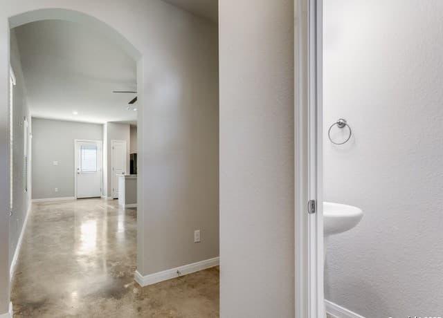 3-bedroom rental at 7935 Dial Ike Unit 402 in San Antonio, TX — photo 4