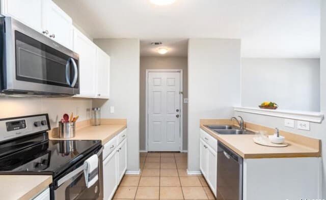 3-bedroom rental at 3950 Key West Way in Converse, TX — photo 2