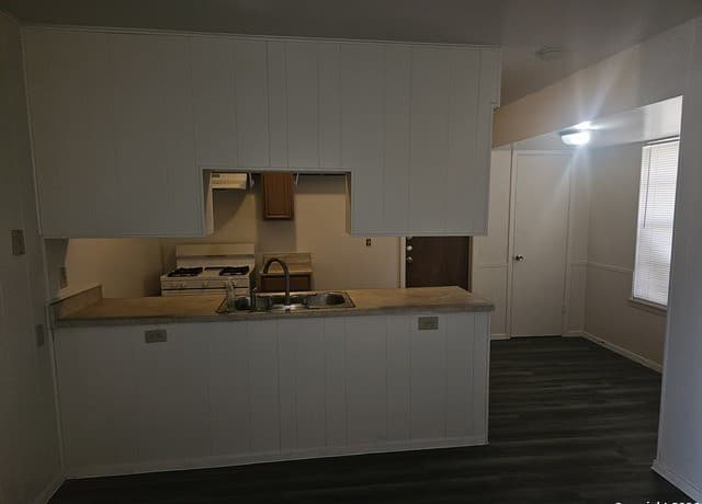 3-bedroom rental at 4335 Sunnyvale in San Antonio, TX — photo 3