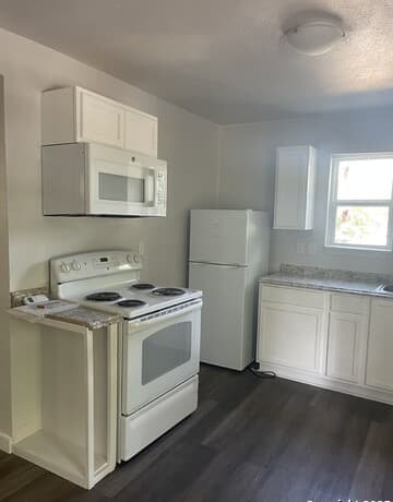 2-bedroom rental at 4818 Monterey St Unit #202 in San Antonio, TX — photo 2