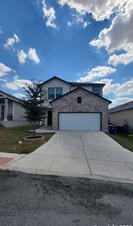 4-bedroom rental at 13538 Sunrise Meadow in St Hedwig TX