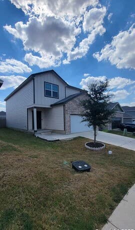 4-bedroom rental at 13538 Sunrise Meadow in St Hedwig, TX — photo 2