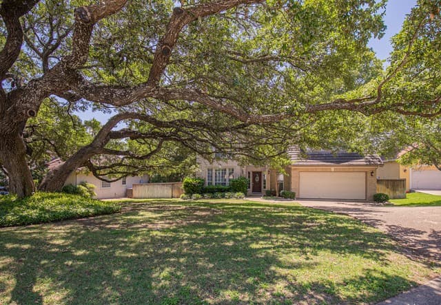 4-bedroom rental at 23223 Whisper Canyon in San Antonio, TX — photo 2