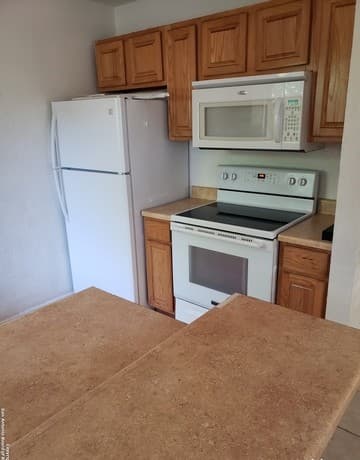 2-bedroom rental at 634 Hood St in San Antonio, TX — photo 3
