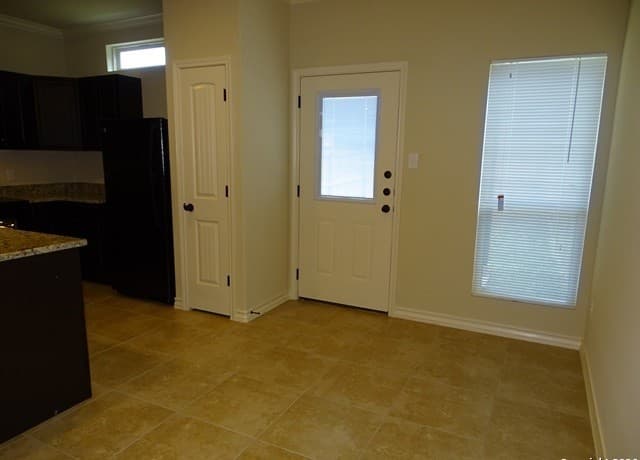 3-bedroom rental at 6015 Jax Way Unit 102 in San Antonio, TX — photo 5