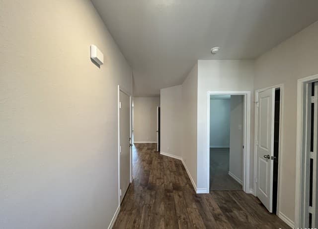 4-bedroom rental at 5518 Stormie Keep in San Antonio, TX — photo 5