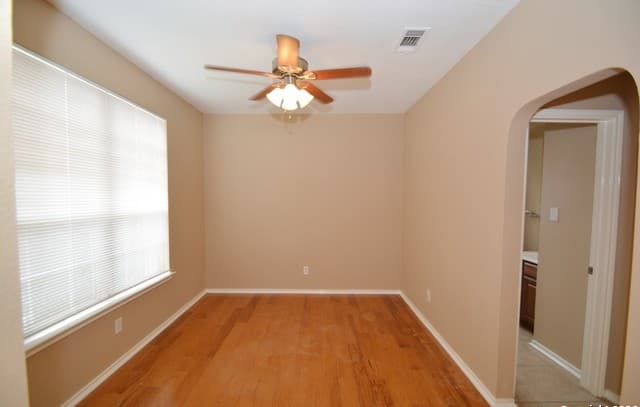 4-bedroom rental at 15310 Spring Land in San Antonio, TX — photo 4