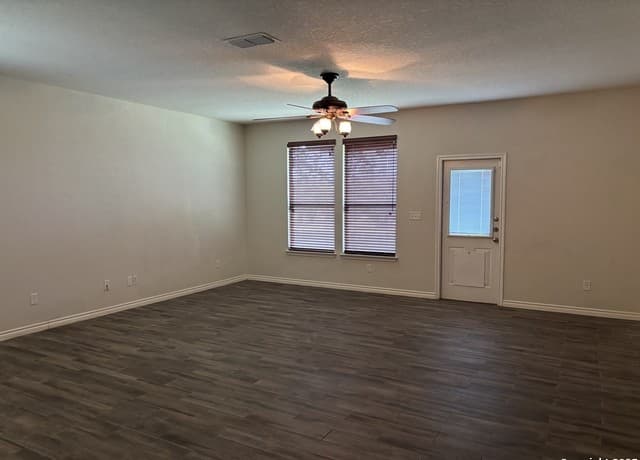 4-bedroom rental at 3711 Lazy Diamond in Schertz, TX — photo 5