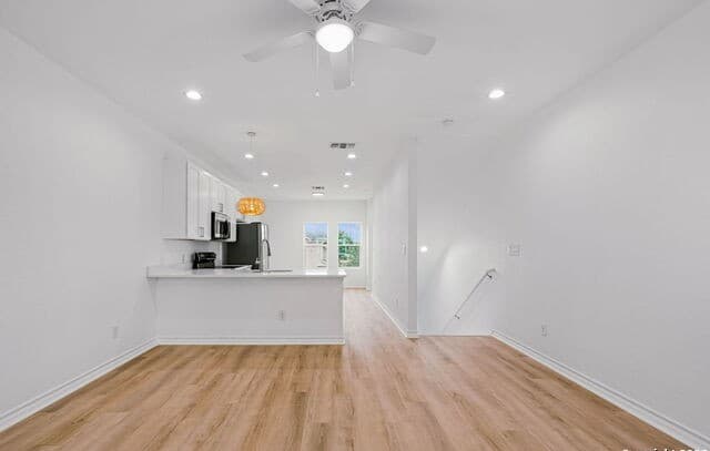 3-bedroom rental at 1510 S Walters Unit 102 in San Antonio, TX — photo 2