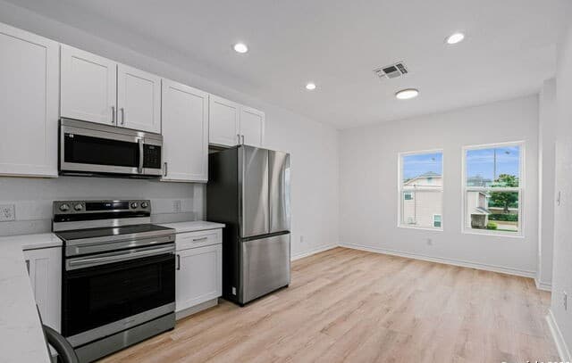 3-bedroom rental at 1510 S Walters Unit 102 in San Antonio, TX — photo 3