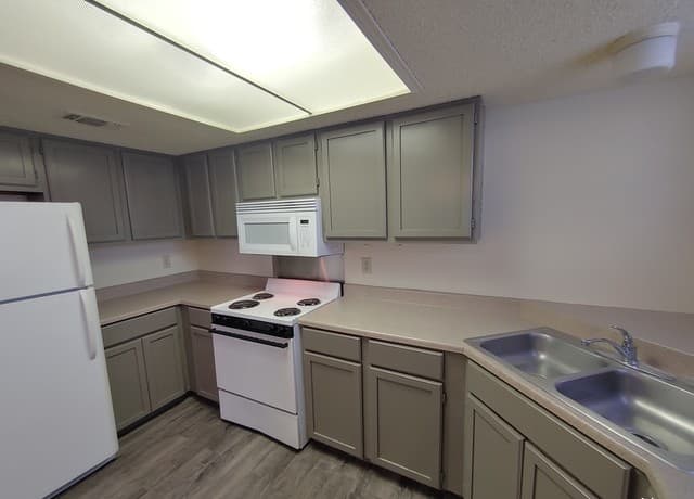 1-bedroom rental at 6316 Cambridge Unit 1 in San Antonio, TX — photo 3