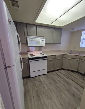 1-bedroom rental at 6316 Cambridge Unit 1 in San Antonio, TX — photo 4