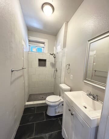 1-bedroom rental at 1716 N Olive St Unit 3 in San Antonio, TX — photo 4