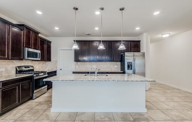 3-bedroom rental at 11822 Bricewood Pass in San Antonio, TX — photo 4