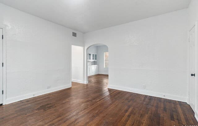 2-bedroom rental at 1630 W Rosewood Unit B in San Antonio, TX — photo 2