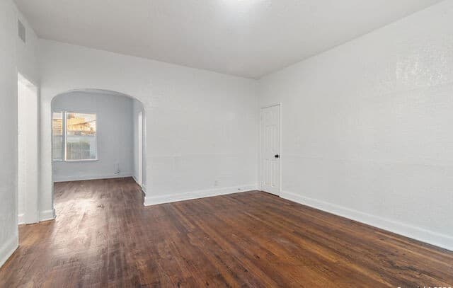 2-bedroom rental at 1630 W Rosewood Unit B in San Antonio, TX — photo 3
