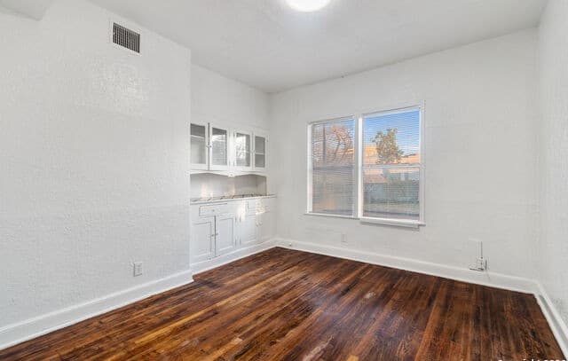 2-bedroom rental at 1630 W Rosewood Unit B in San Antonio, TX — photo 5