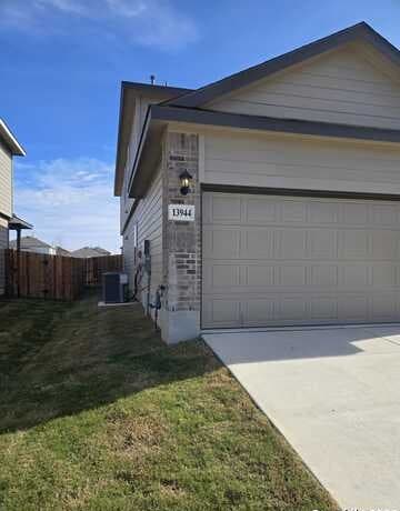 4-bedroom rental at 13944 San Saba Falls in San Antonio, TX — photo 4