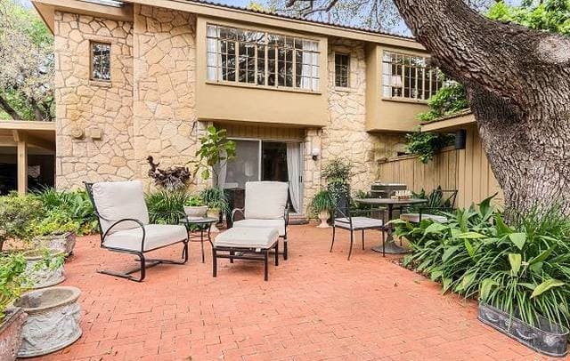 2-bedroom rental at 6803 West Avenue Unit B in San Antonio, TX — photo 2